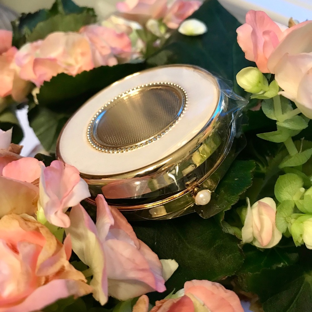 Things remembered compact mirror with box NEW
